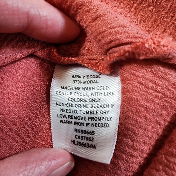 Hinge V-Neck Long Sleeve Blouse Ruffle Tie Neck Salmon Pink Size Small - Picture 5 of 10